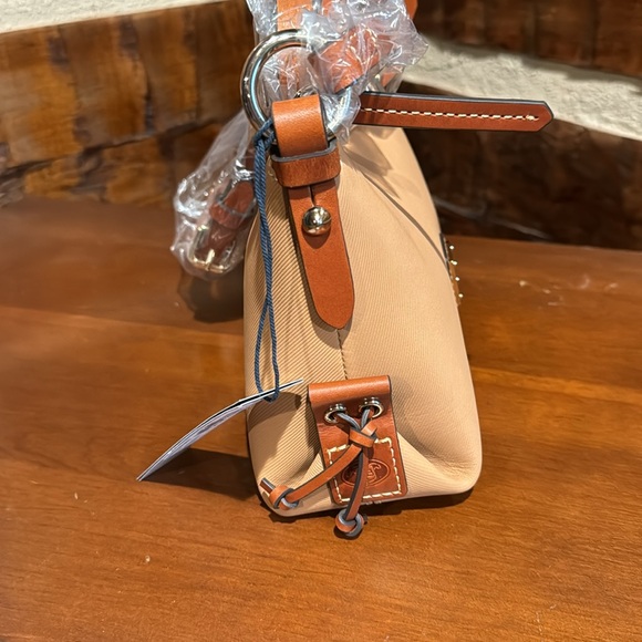 Dooney &Bourke - Picture 3 of 5